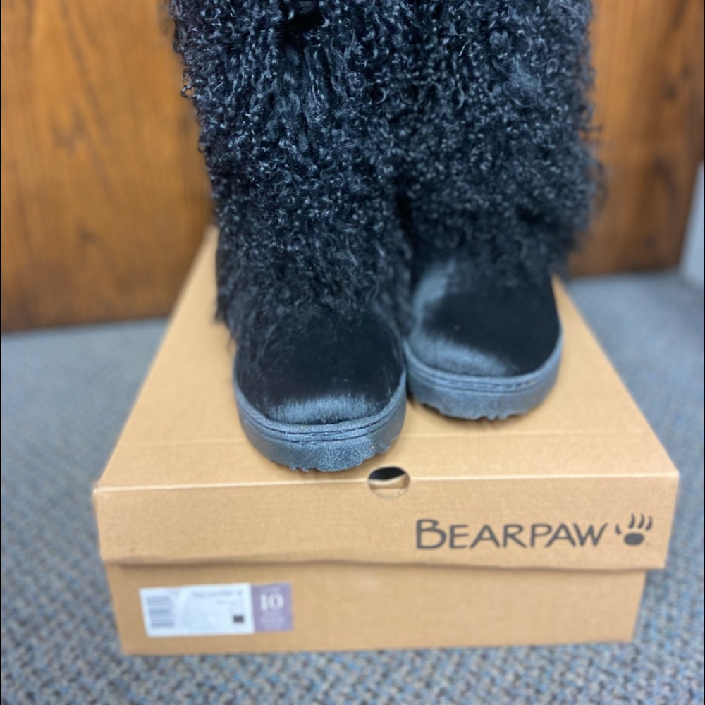 Brand new Bearpaw furry sheep boot. High quality